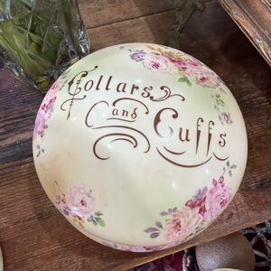 Vtg. Floral Collars and Cuffs Decorative box